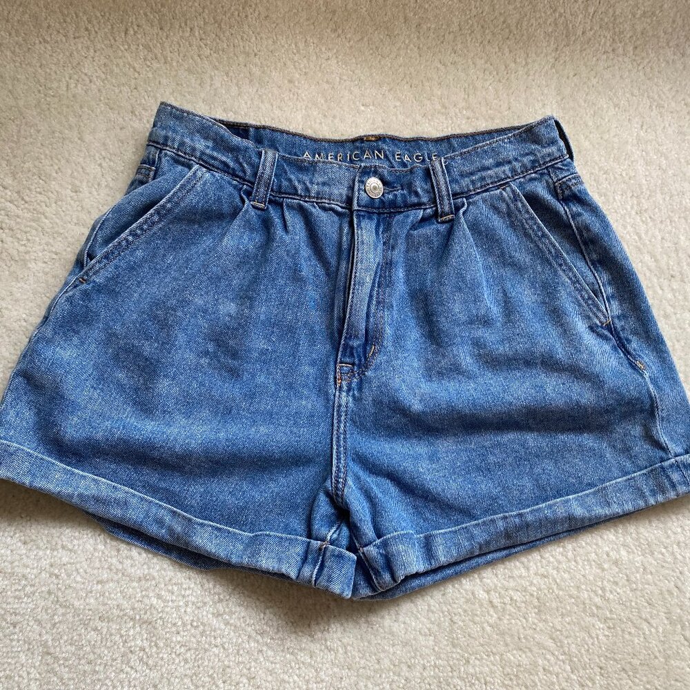 American Eagle Denim Pleated Mom Shorts Size 4
